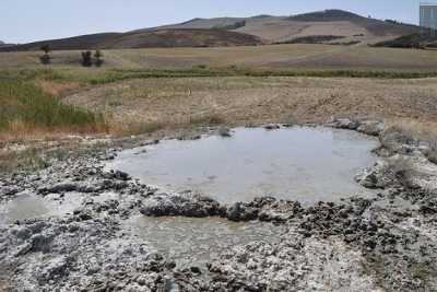 A Gravina c'� un vero piccolo vulcano: �E' pericoloso, ha inghiottito tante pecore�